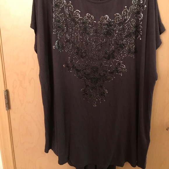 Gray Top with Silver Intricate Detailing 6x - Picture 2 of 6